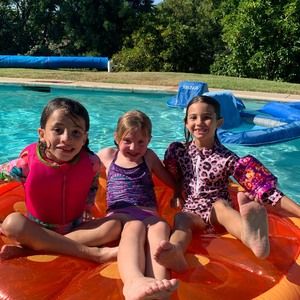 Meet your Posher, Pamela